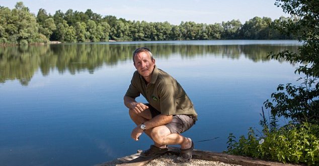 Lee Bower fishing lake France